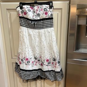 Beautiful summer dress with underlying with black netting